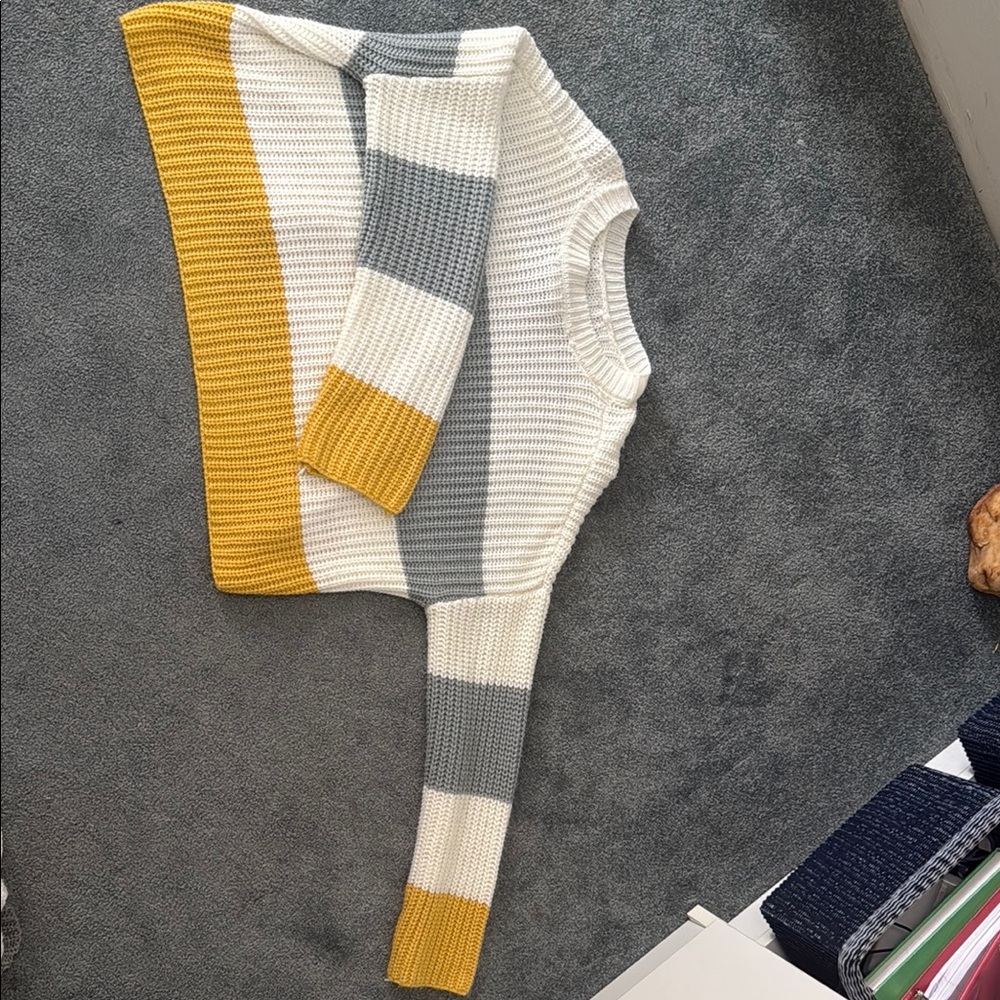 Cozy Yellow and Gray Crew Neck Sweater with Color-Block Design